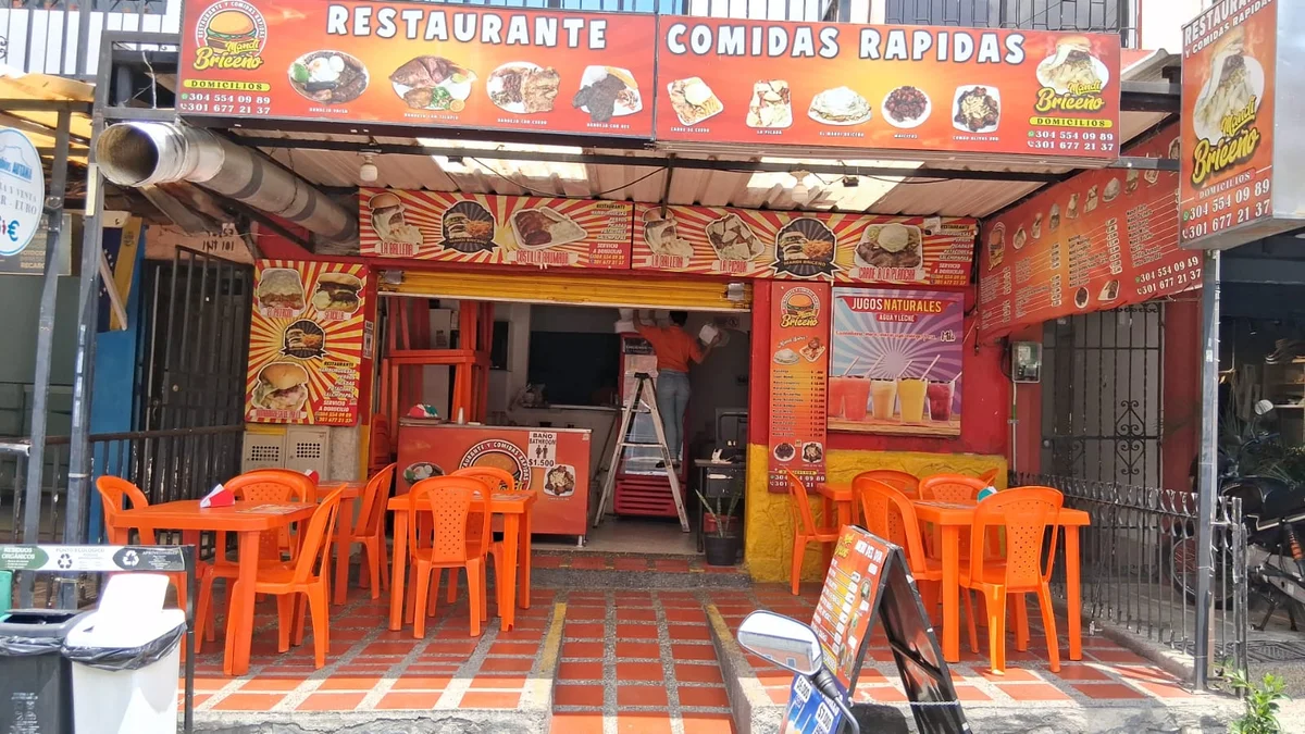 Fachada del local Mandi Briceño